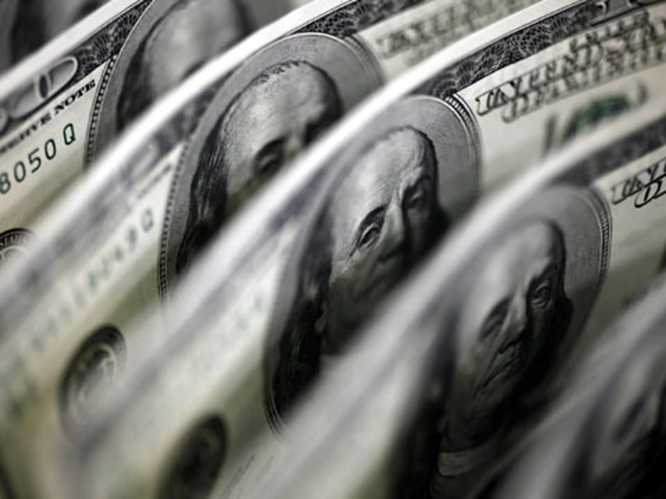 Состоятельные россияне скупают доллары - Image Kapital.kz