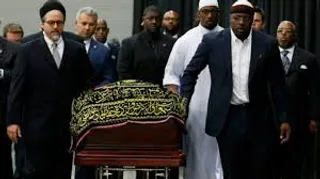 Капитал - Тысячи человек вышли на улицы проститься с Мохаммедом Али