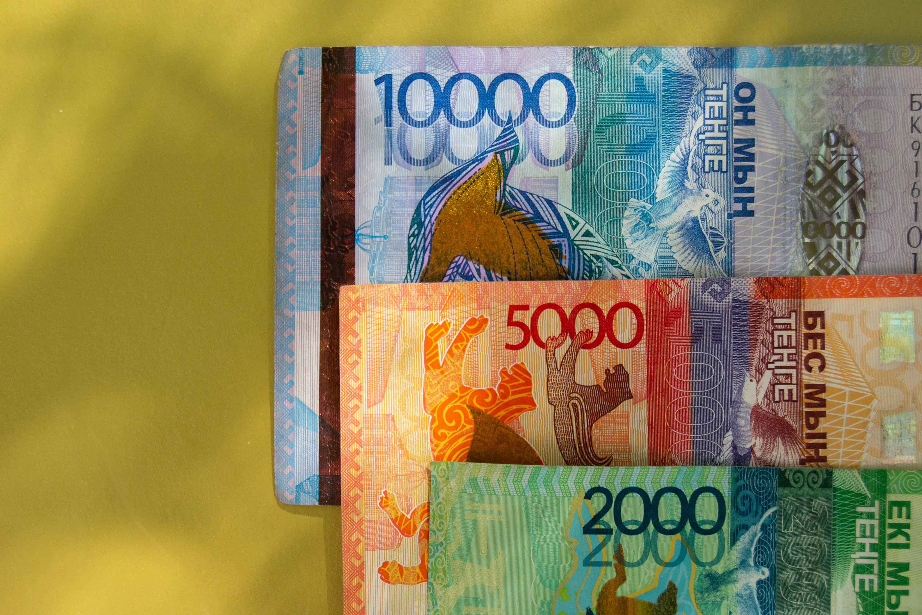 Капитал - На бирже доллар продается возле отметки 471 тенге