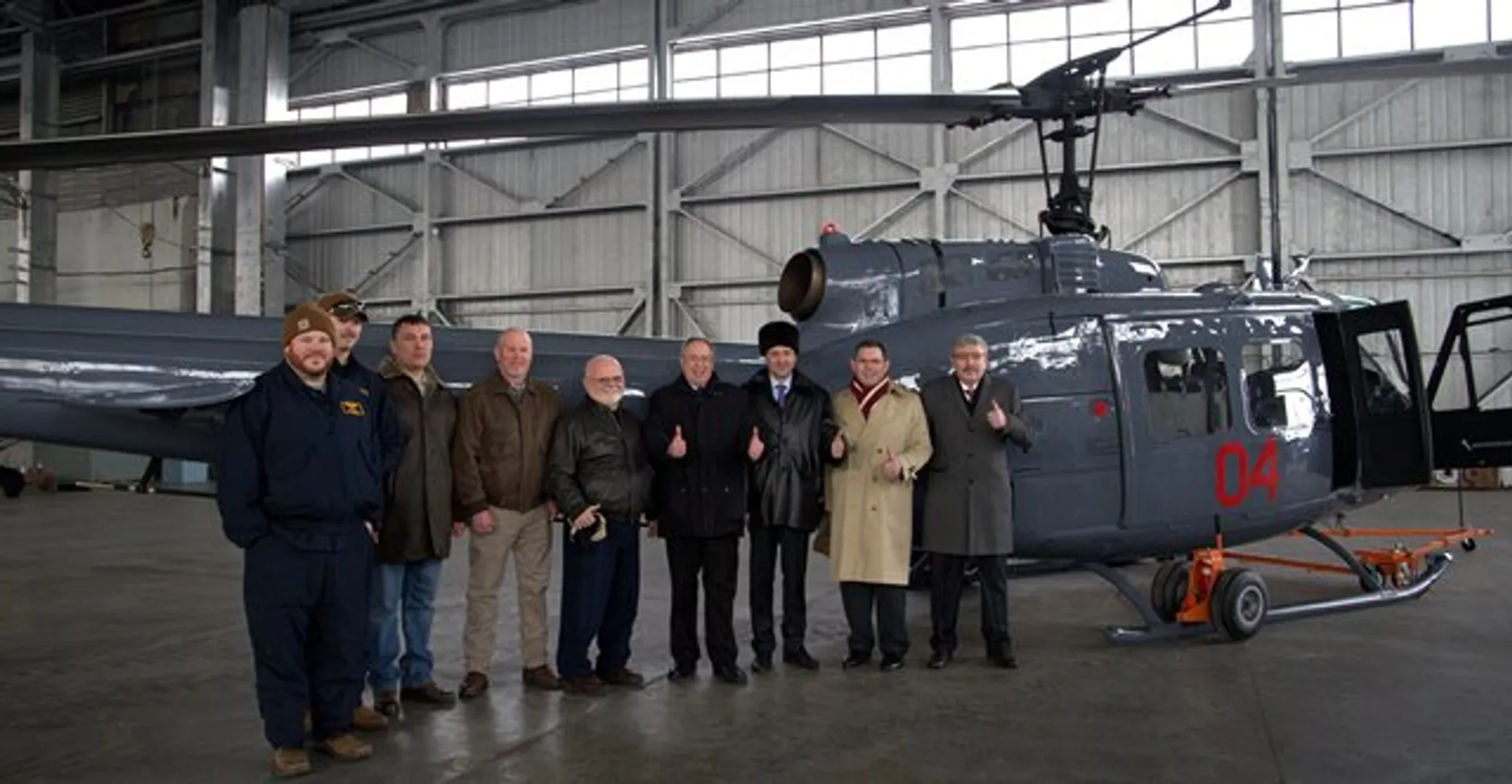 Капитал - Дипмиссия США передает Министерству обороны РК вертолет Huey