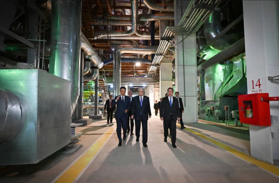 Президент проинспектировал работу первой очереди ТЭЦ-3 Астаны