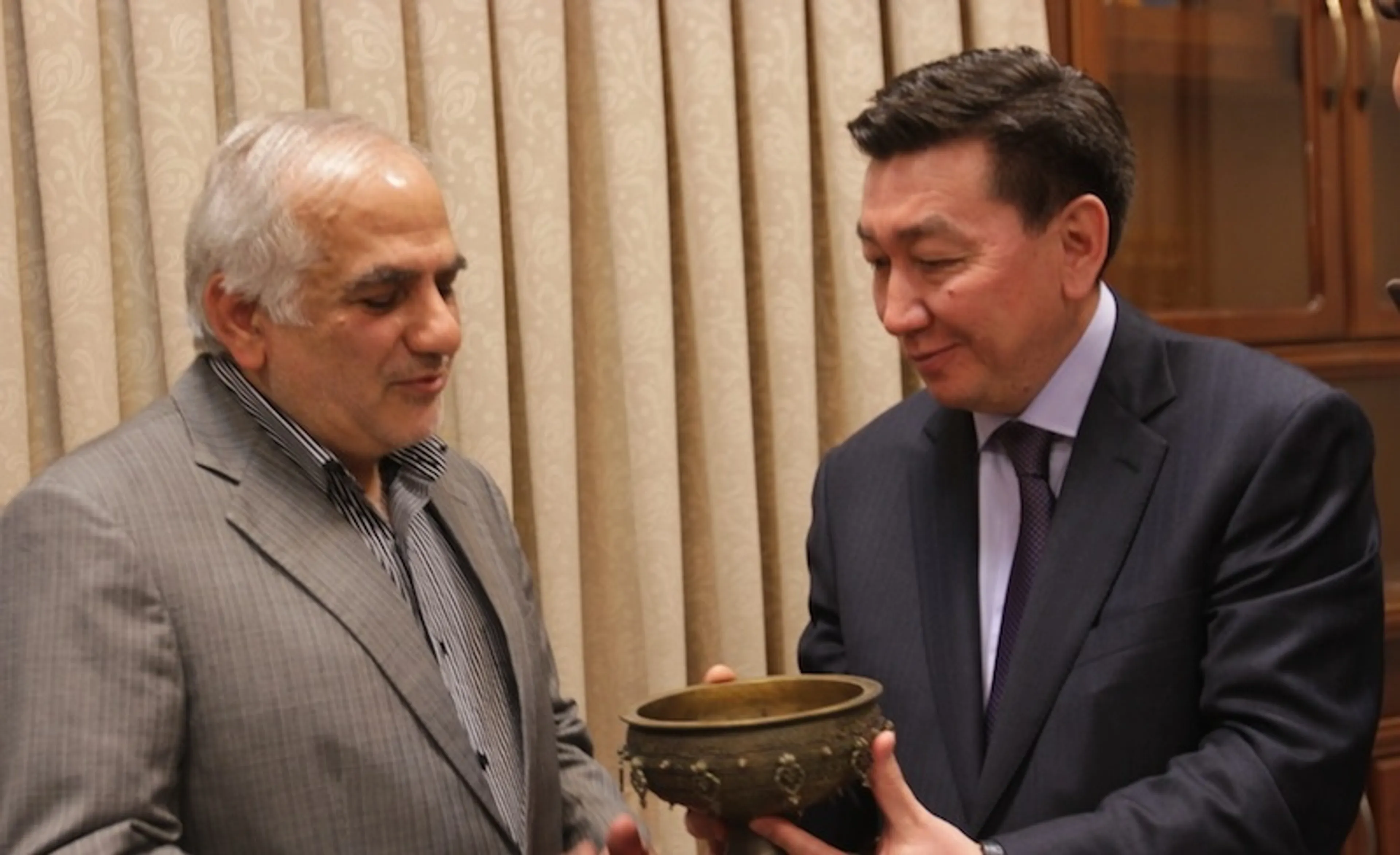 Капитал - Иран будет поставлять в РК стройматериалы