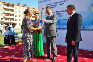 Капитал - В Туркестане ключи от новых квартир получили 480 семей