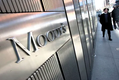 Moody's снизило рейтинги банков США