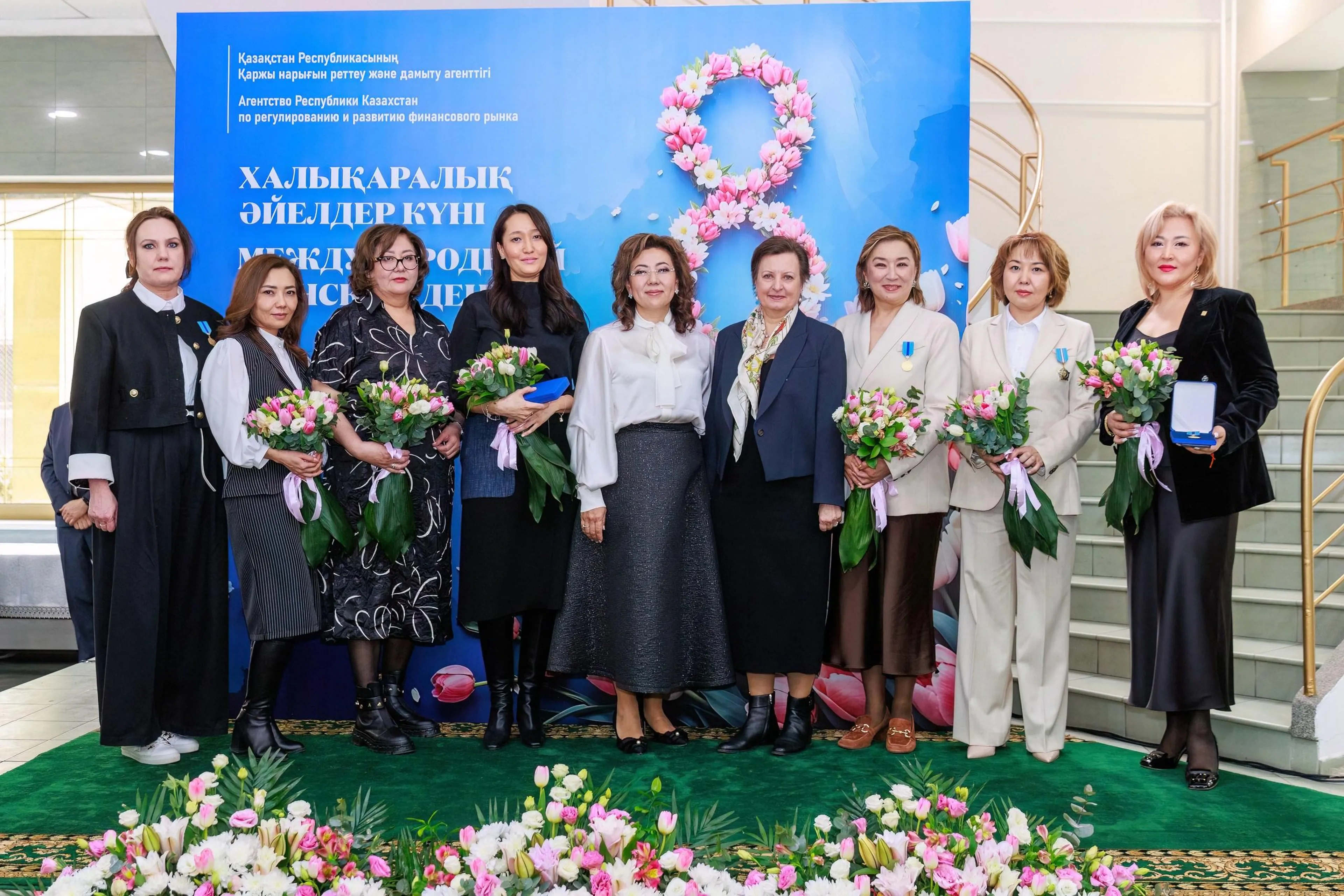 Капитал - Семь женщин из финансового сектора удостоены госнаград в канун 8 Марта