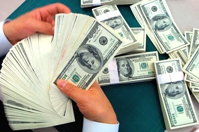 Чистый отток капитала частного сектора из РФ вырос до $67,5 млрд