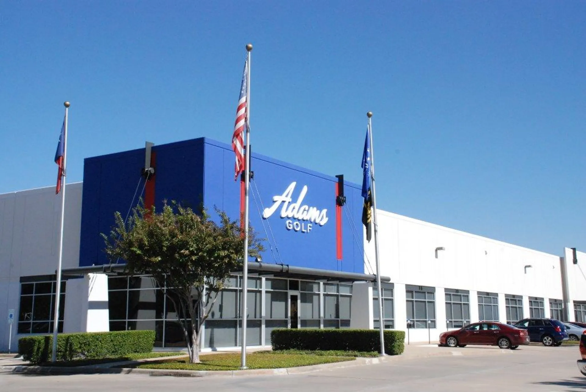 Капитал - Adidas продает бизнес по выпуску товаров для гольфа