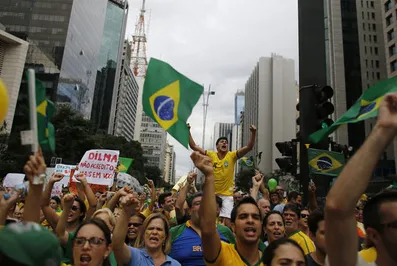 В Бразилии проходят массовые протесты против президента