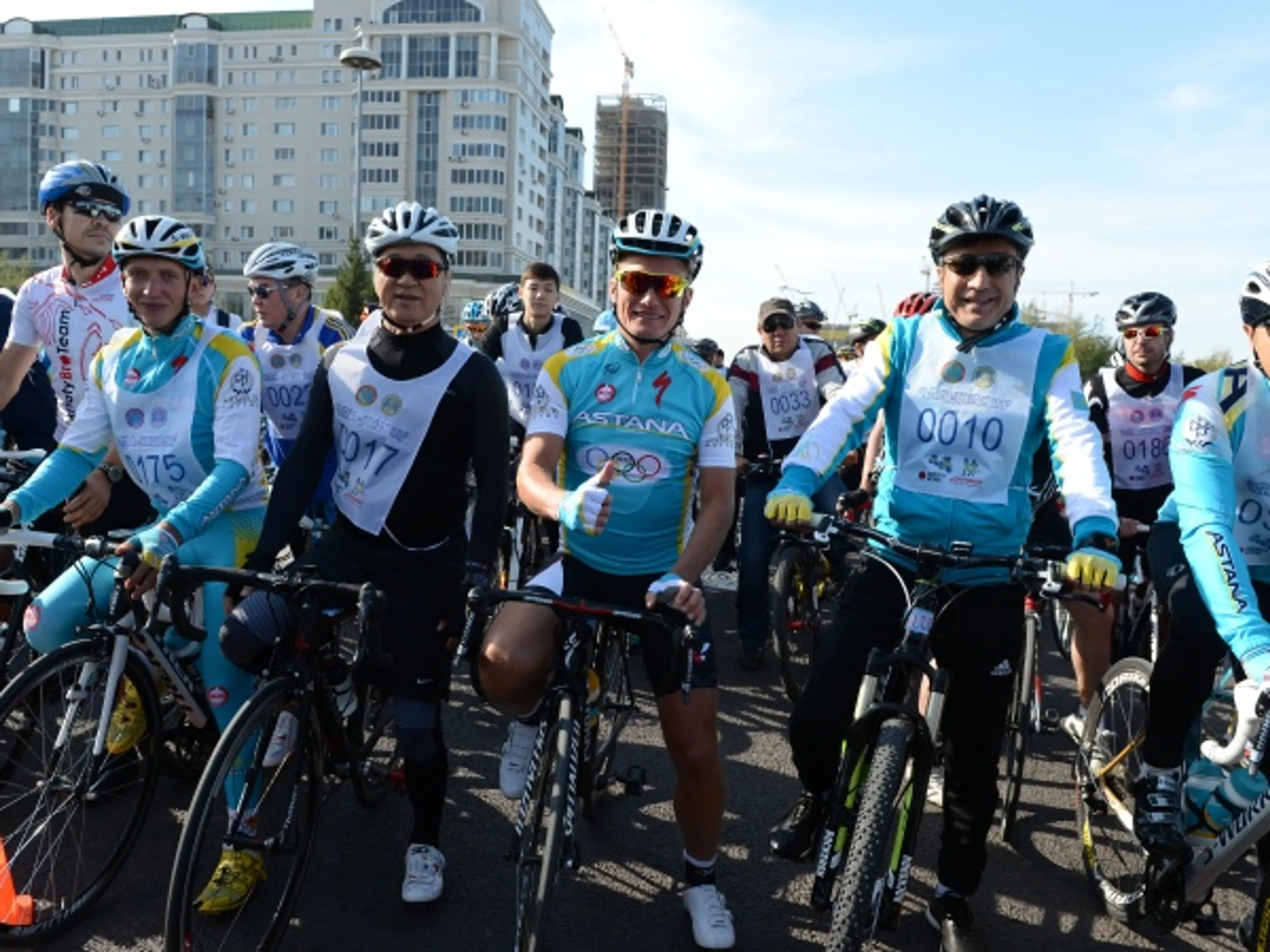 Капитал - Аким Астаны и Александр Винокуров приняли участие в дуатлоне