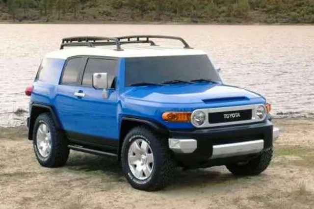 Toyota отзывает 300 тыс. внедорожников FJ Cruiser