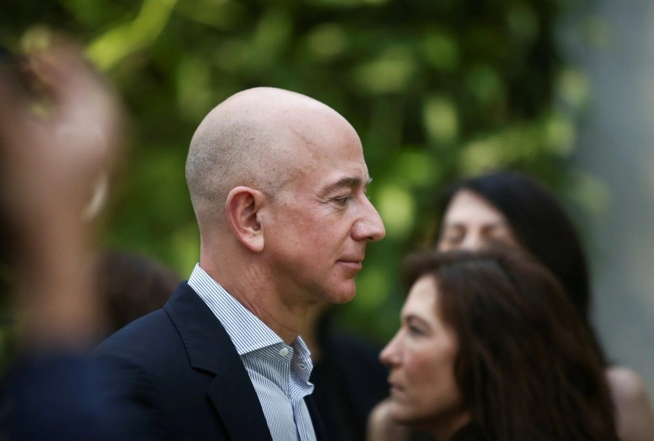 Основатель Amazon начал тратить миллиарды на благотворительность - Image Kapital.kz