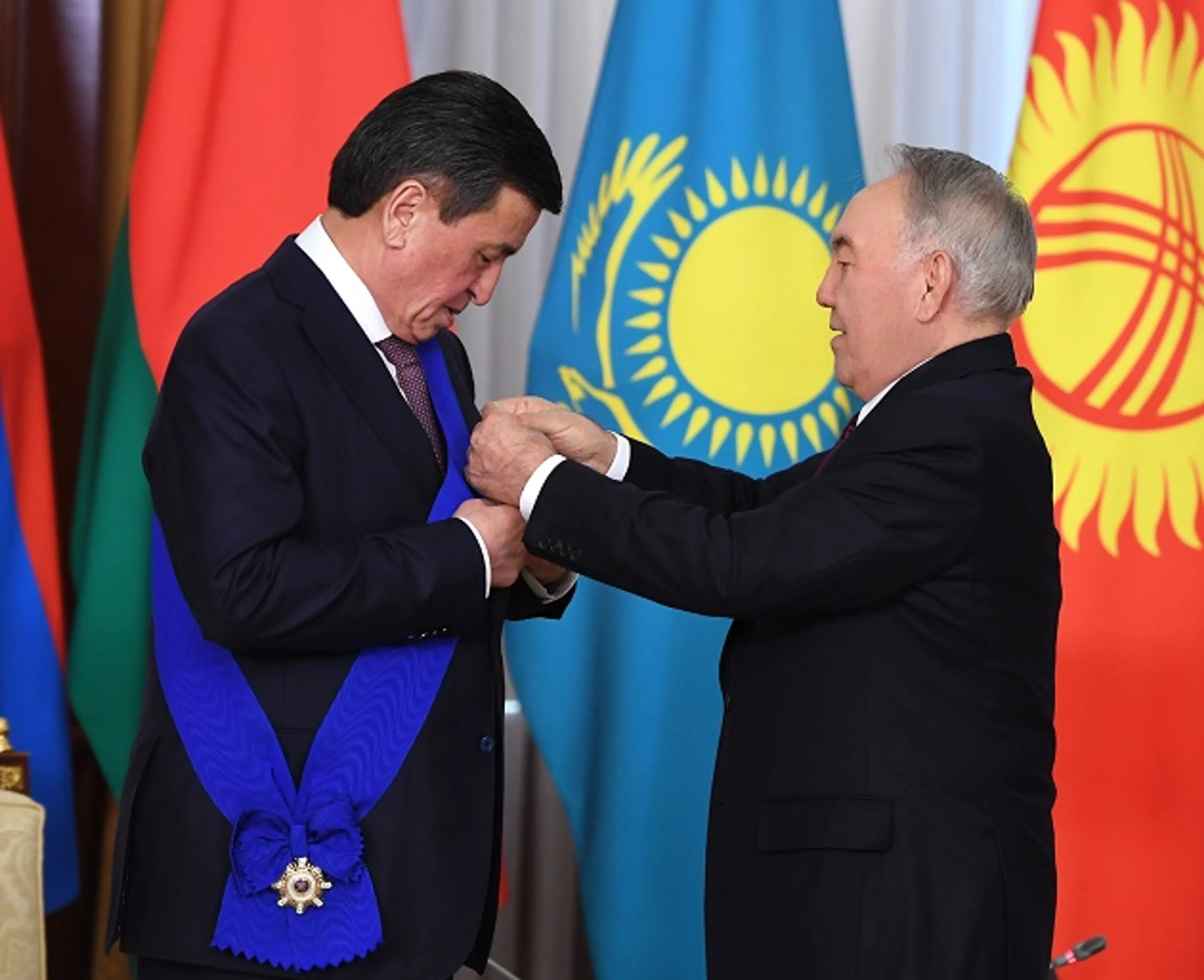 Капитал - Елбасы наградил Сооронбая Жээнбекова орденом