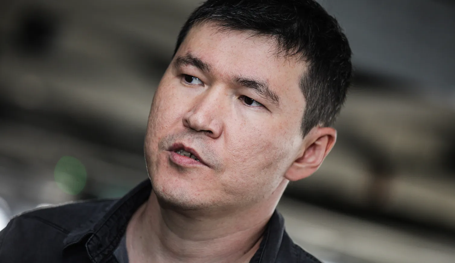 Впервые казахстанский писатель — в топе Amazon - фото kapital.kz