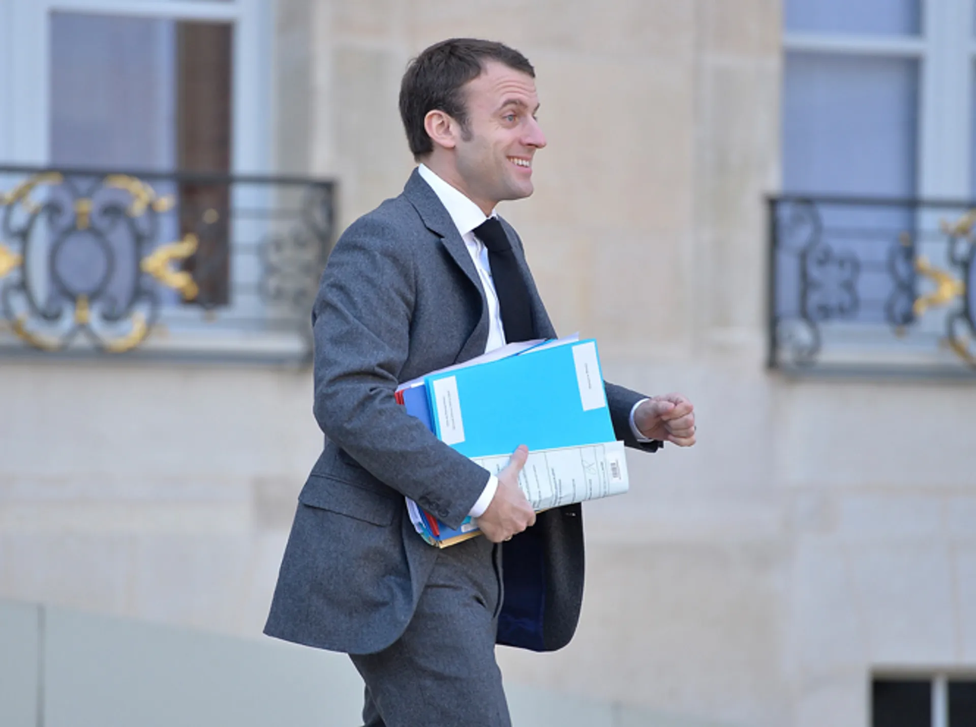 Капитал - Фаворитом президентской гонки во Франции стал Эмманюэль Макрон