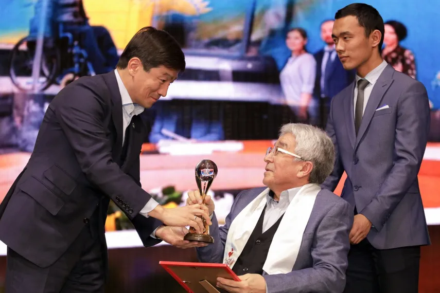 Капитал - Награждены лауреаты ежегодной премии «Жан Шуақ»