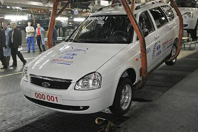 Несколько автозаводов России приостановили поставки автомобилей в РК