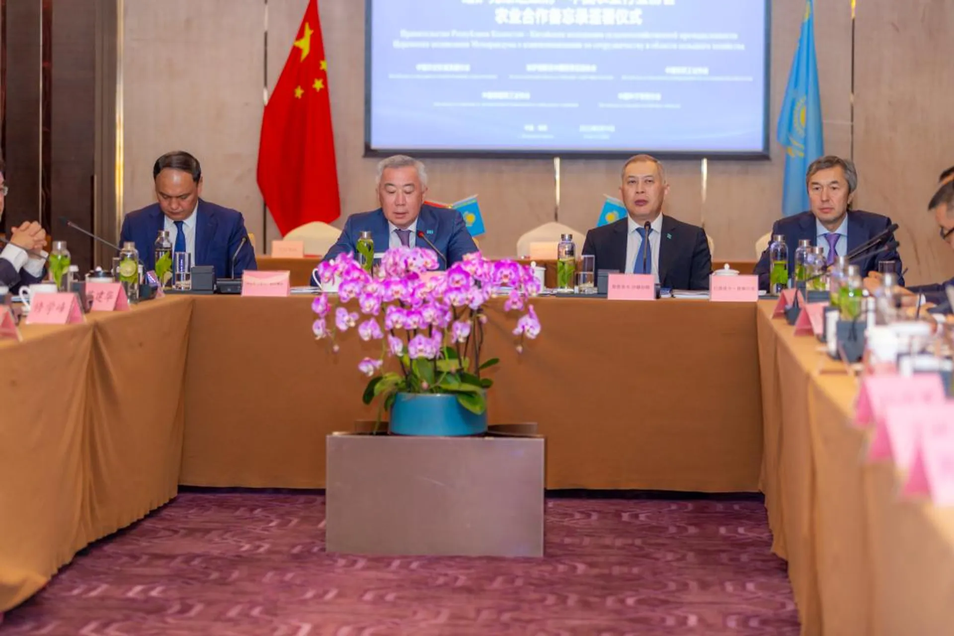 Капитал - Серик Жумангарин встретился с капитанами бизнеса Китая