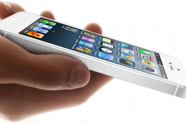 Новый iPhone со временем деформируется