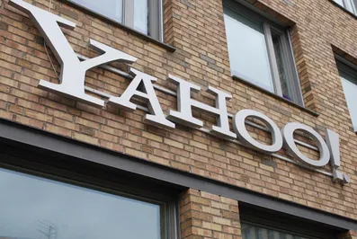 Yahoo планирует продать интернет-бизнес