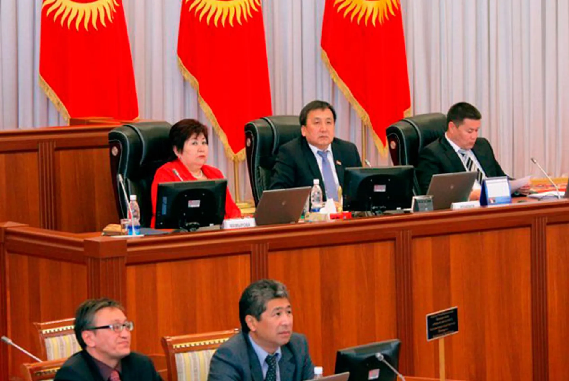 Капитал - Правительство Кыргызстана должно уйти в отставку