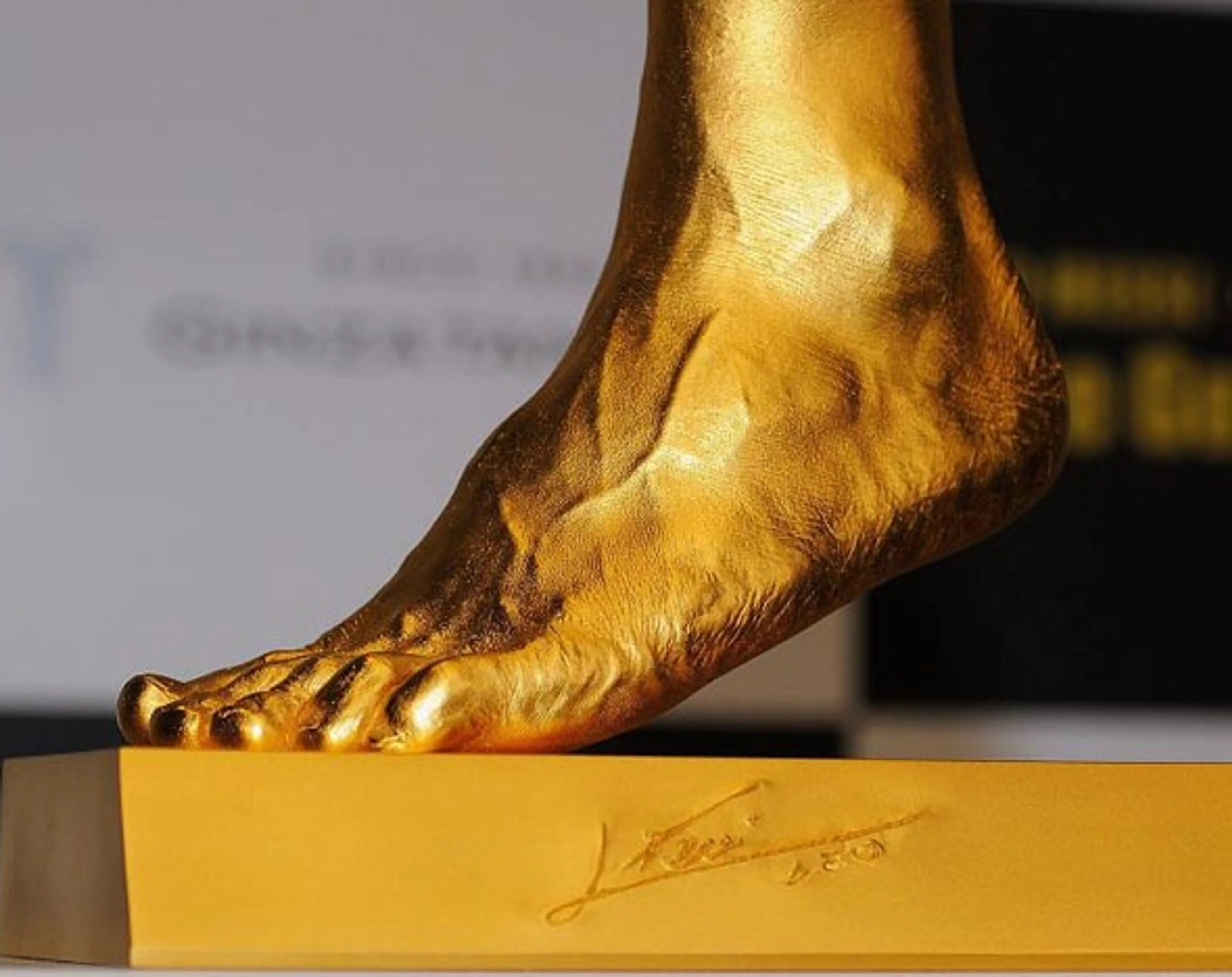 Капитал - Золотую ногу Лионеля Месси пустят с молотка