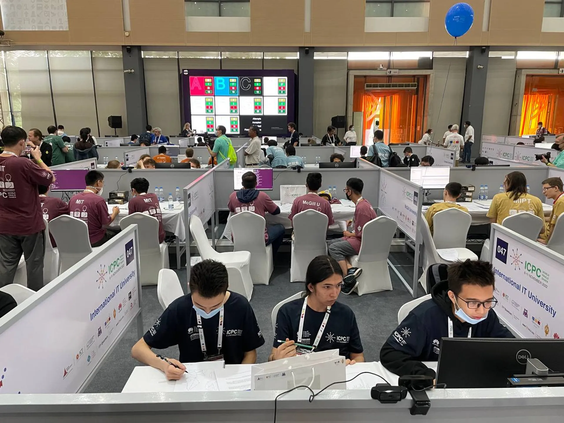 Капитал - Казахстанские студенты вошли в тридцатку лучших команд алгоритмистов мира