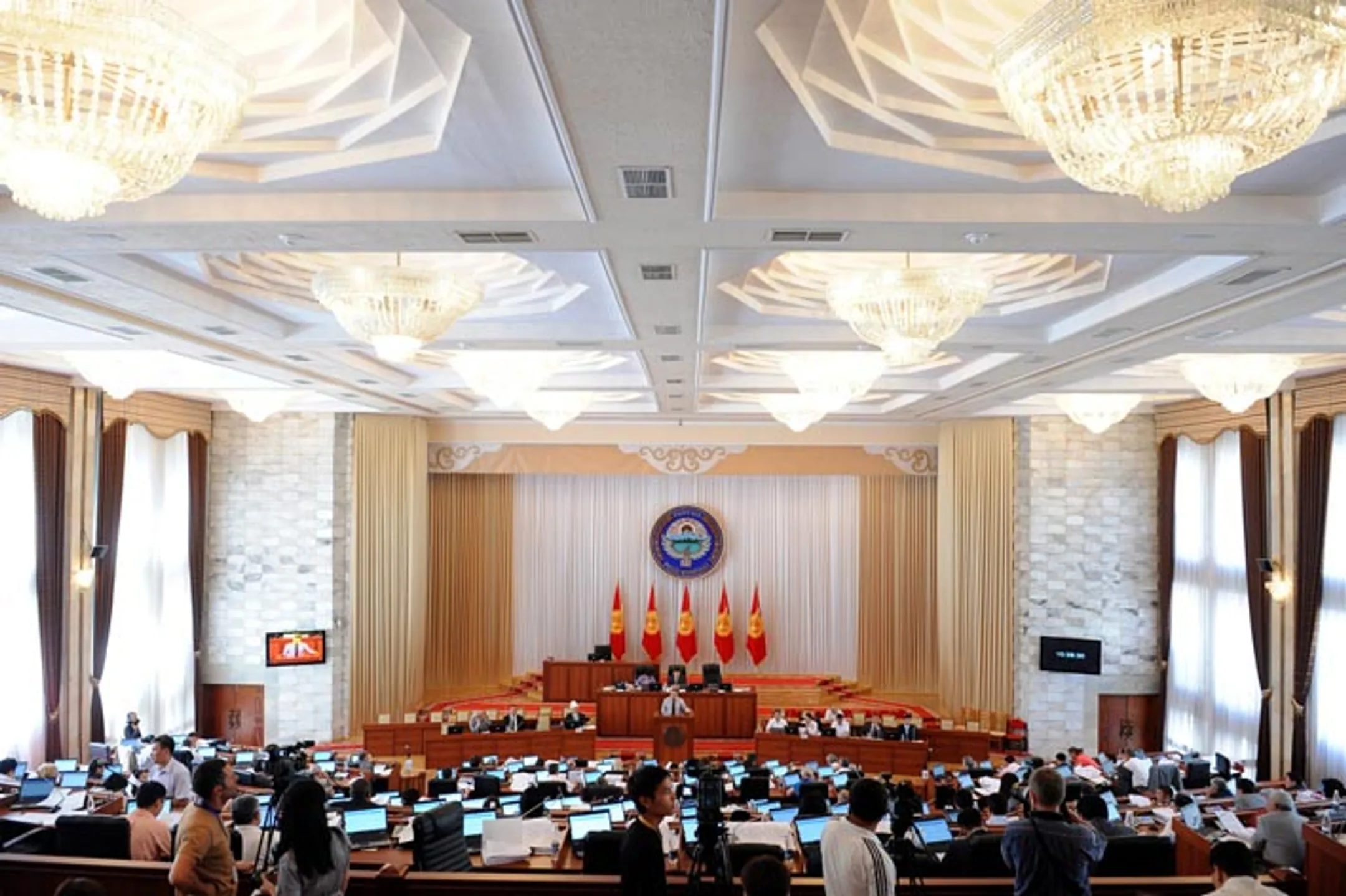 Глава Кыргызстана подписал указ о назначении нового правительства страны - Image Kapital.kz