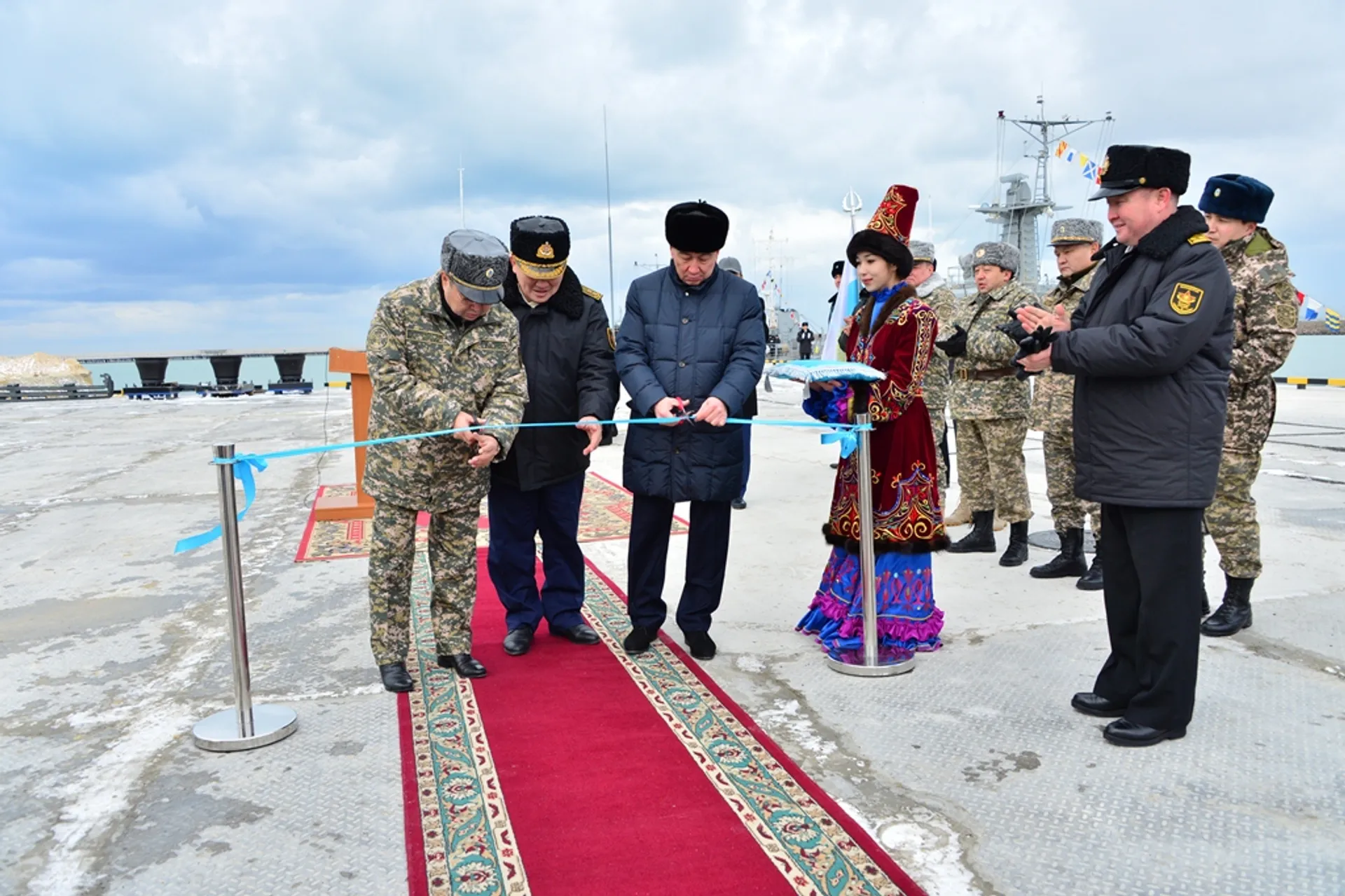 Капитал - Министр обороны открыл первый военный пирс в Актау