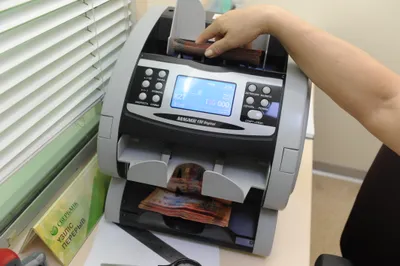 Курс держится возле отметки 323 тенге за доллар