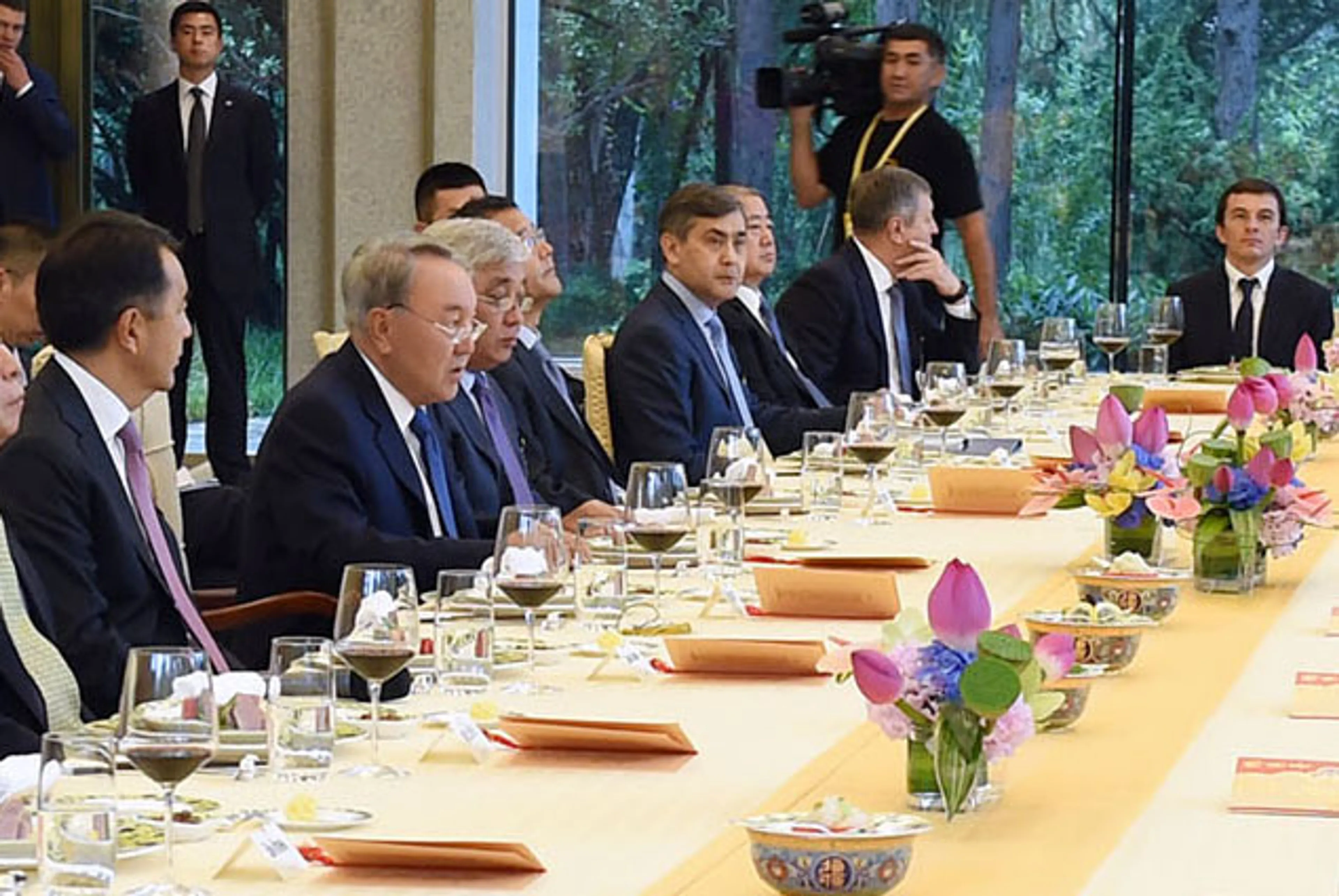 Капитал - Президент отметил высокое значение визита в Китай