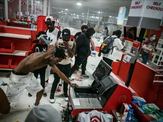 Капитал - За погромы в США может заплатить казахстанская страховая компания