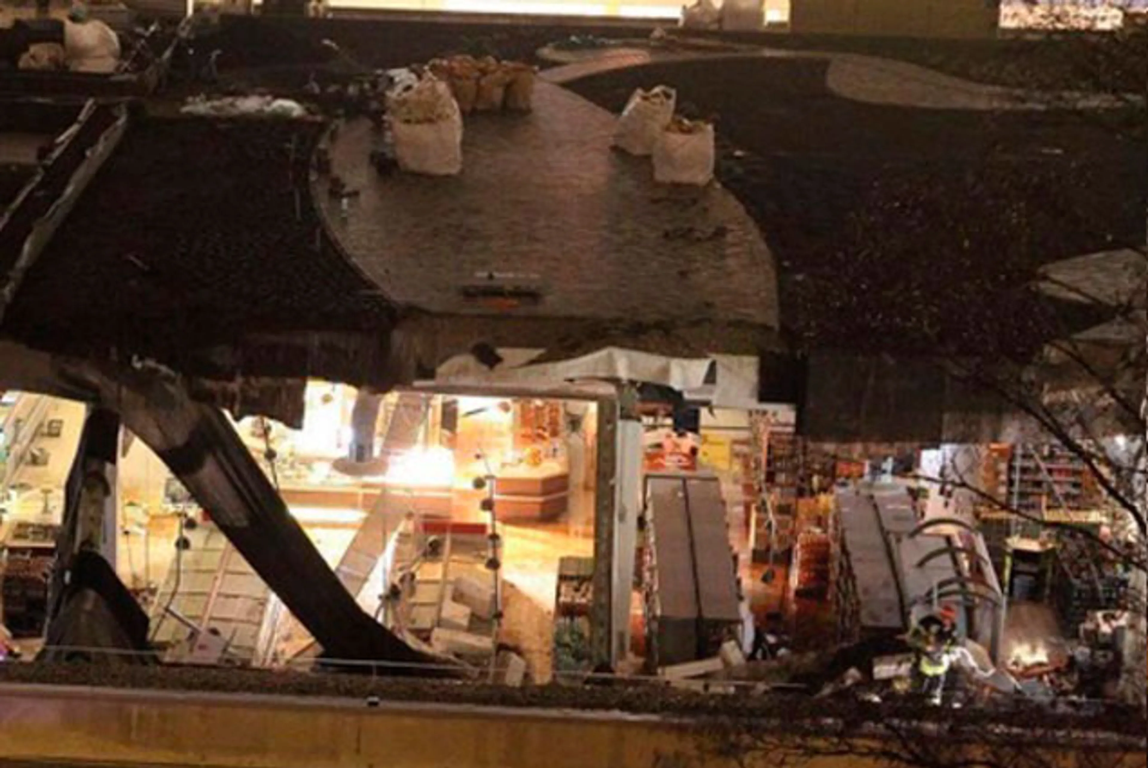 Капитал - В Риге обрушилась крыша торгового центра