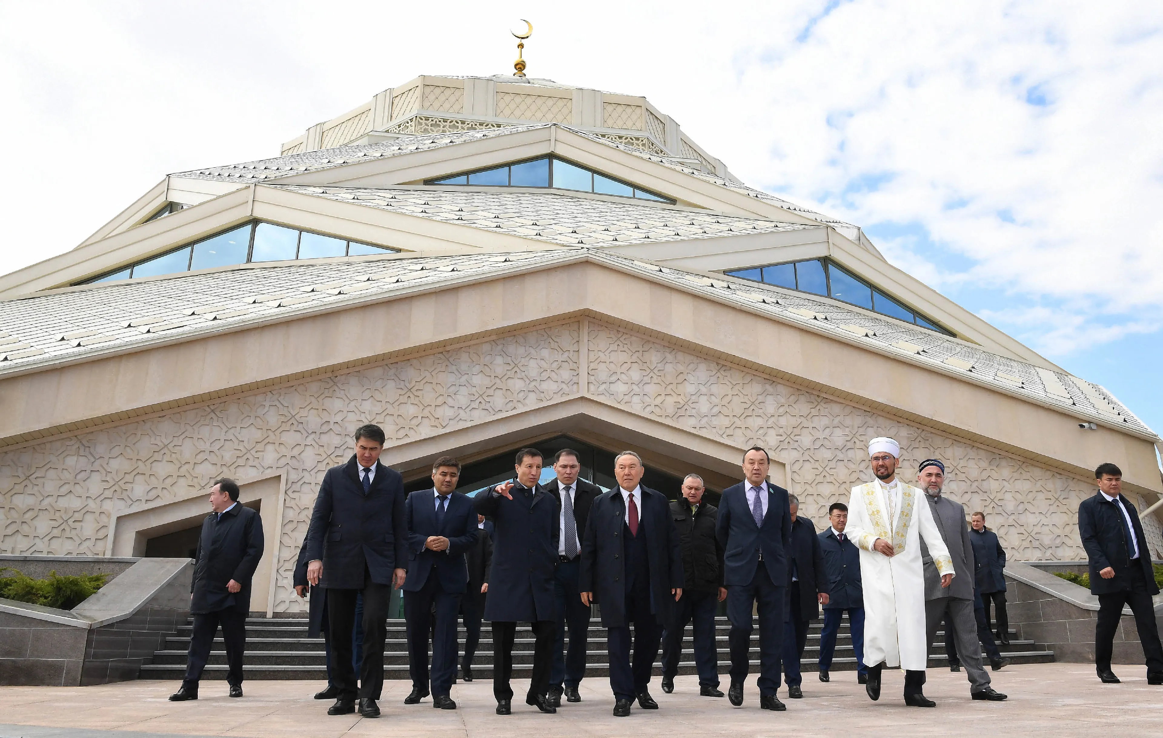 Капитал - Президент посетил новую мечеть в Астане