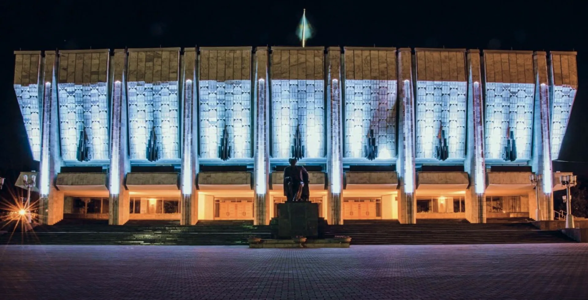 auezov-theatre.kz