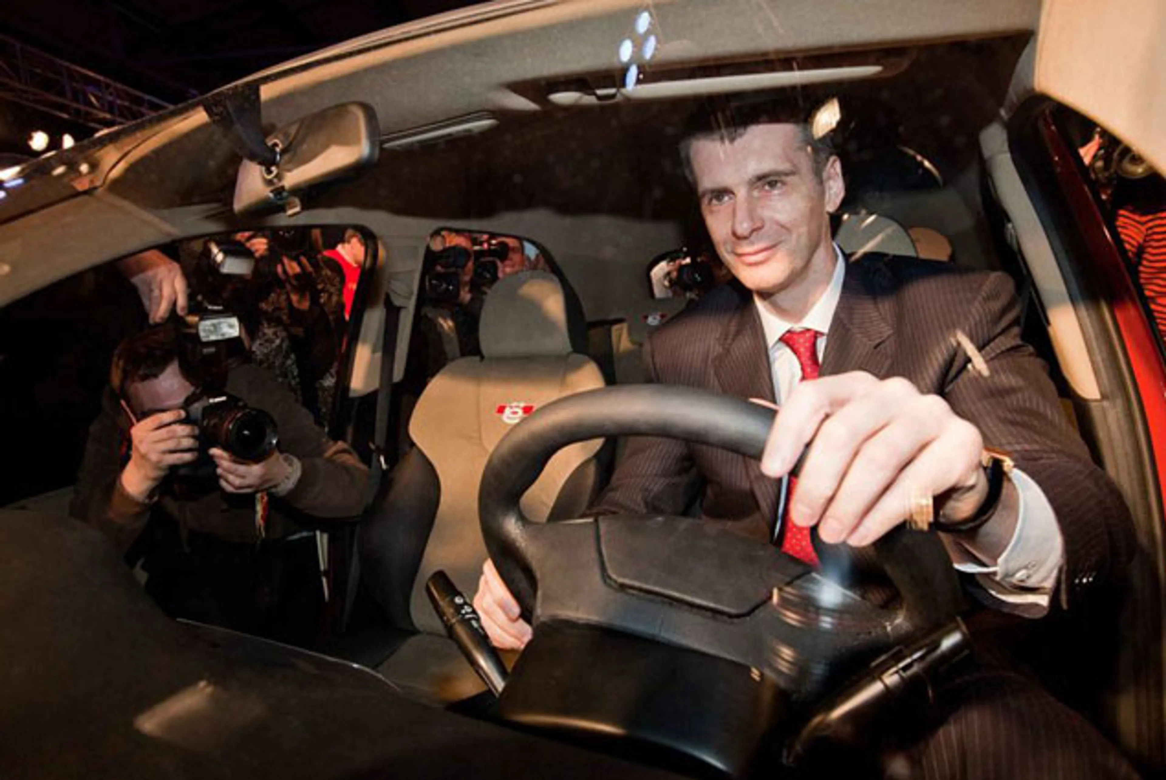 Капитал - Прохоров продал проект Е-мобиль за один евро