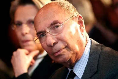 Сенатор арестован по подозрению в подкупе избирателей