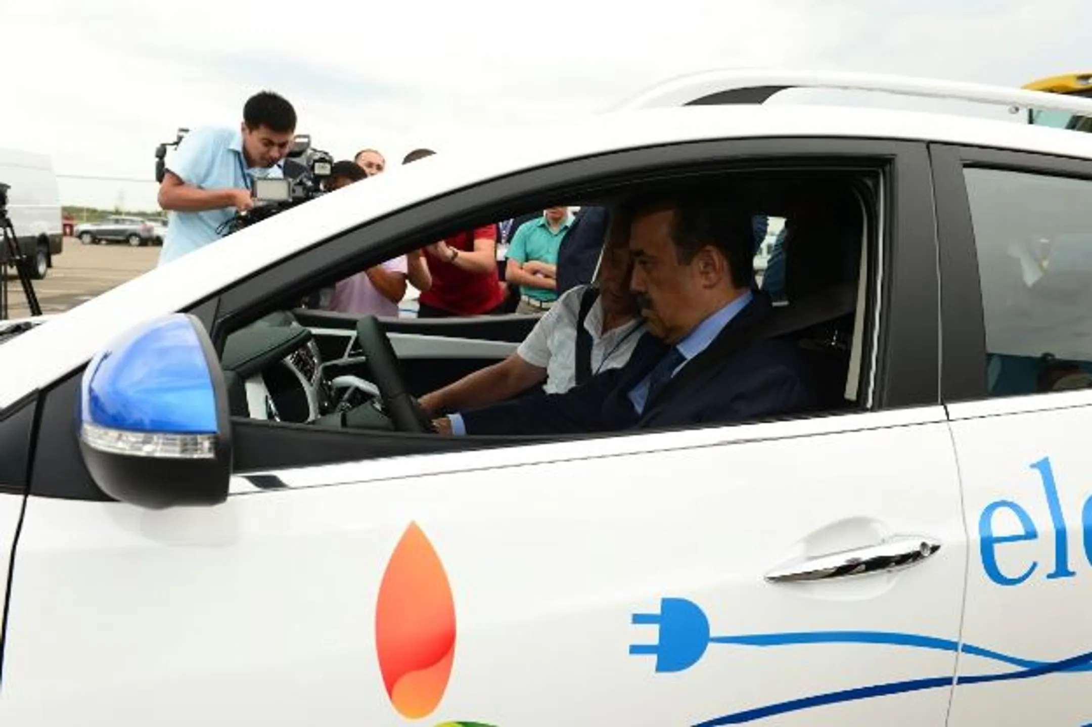 Карим Масимов протестировал отечественные электромобили - Image Kapital.kz