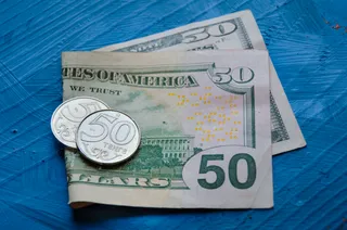 Капитал - Курс доллара сложился на отметке 381,99