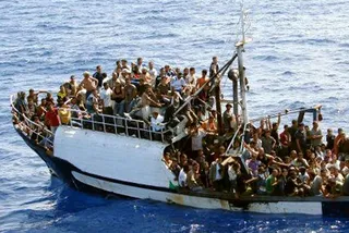 Капитал - У берегов Ливии перевернулось судно с 700 мигрантами