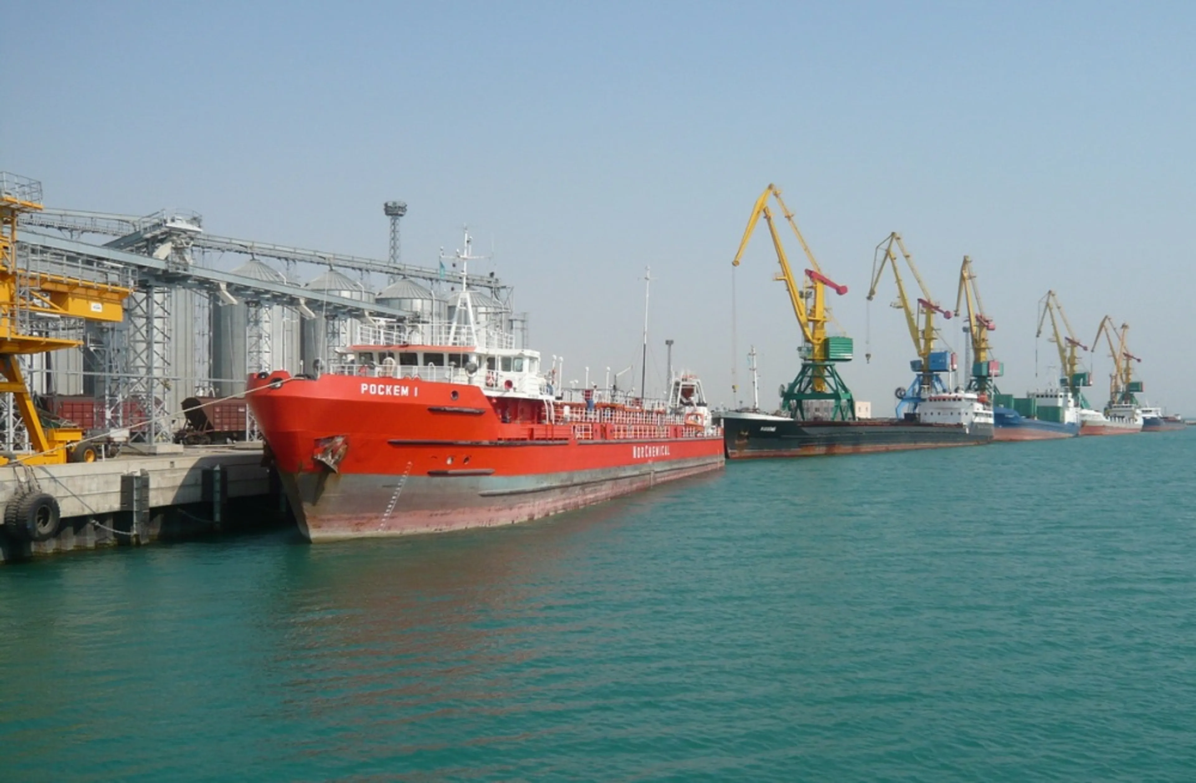 Капитал - Работы по расширению морского порта Актау завершатся 1 июля