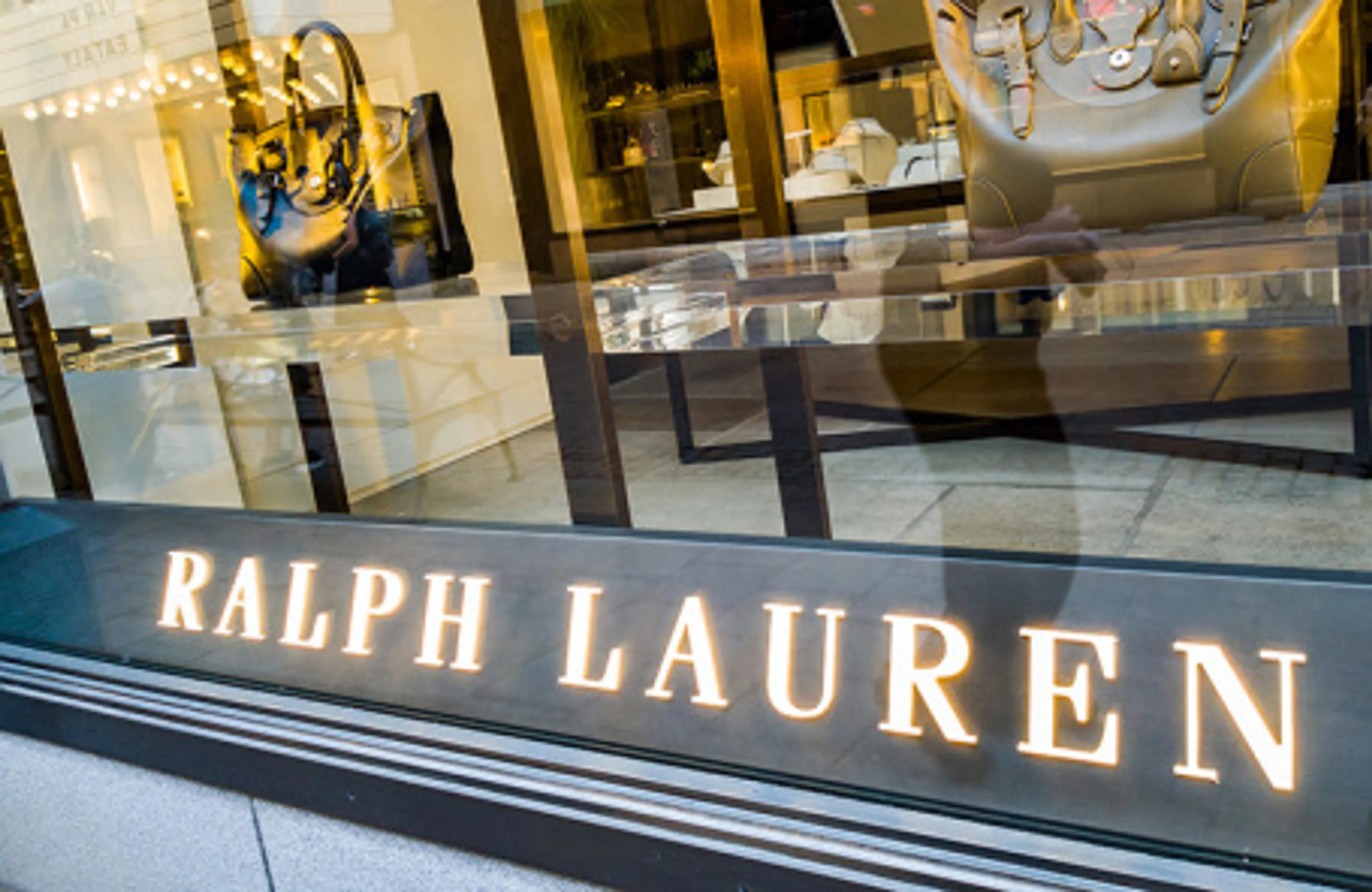 Капитал - Ralph Lauren сократит на 30% число офисов в Северной Америке