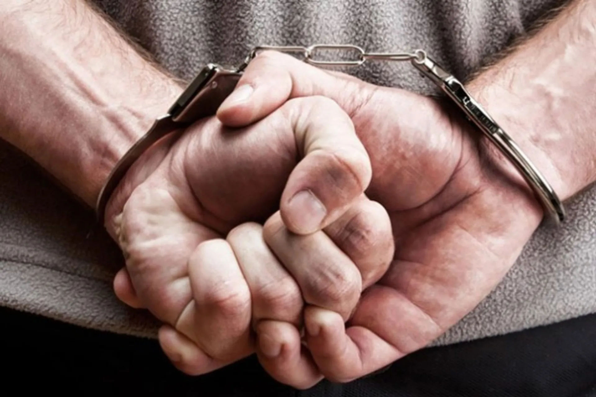 Капитал - Сотрудник ДВД арестован за незаконную выдачу престижных госномеров