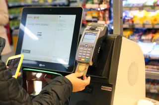 Капитал - В Алматы в Small появились кассы без продавца