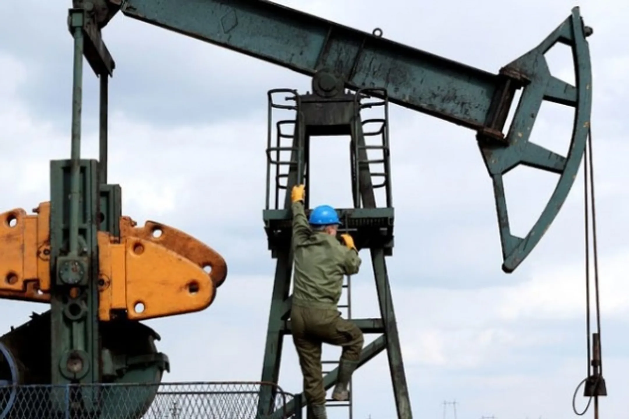 Нефтяные котировки слабо опускаются из-за опасений инвесторов - Image Kapital.kz