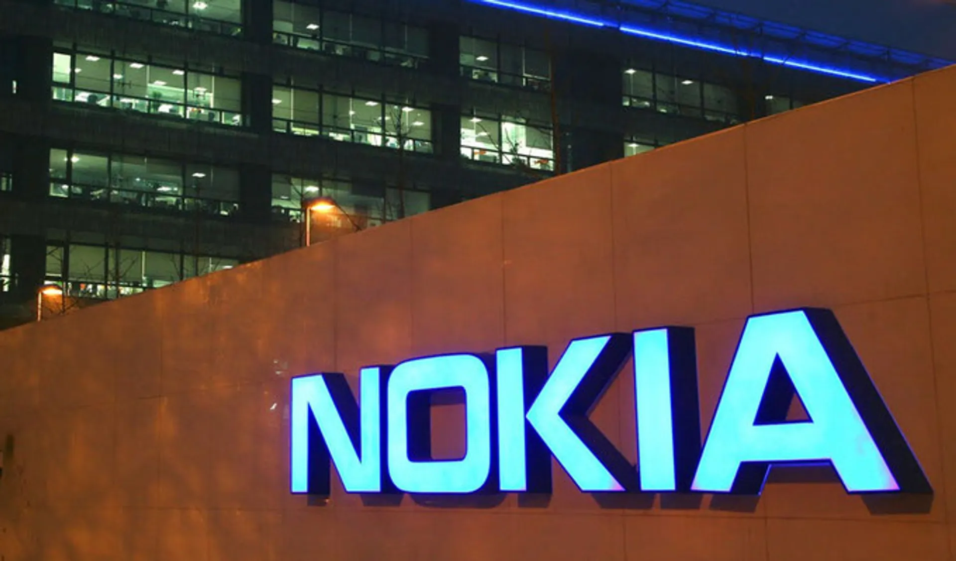 Капитал - Nokia сократила убытки и выручку