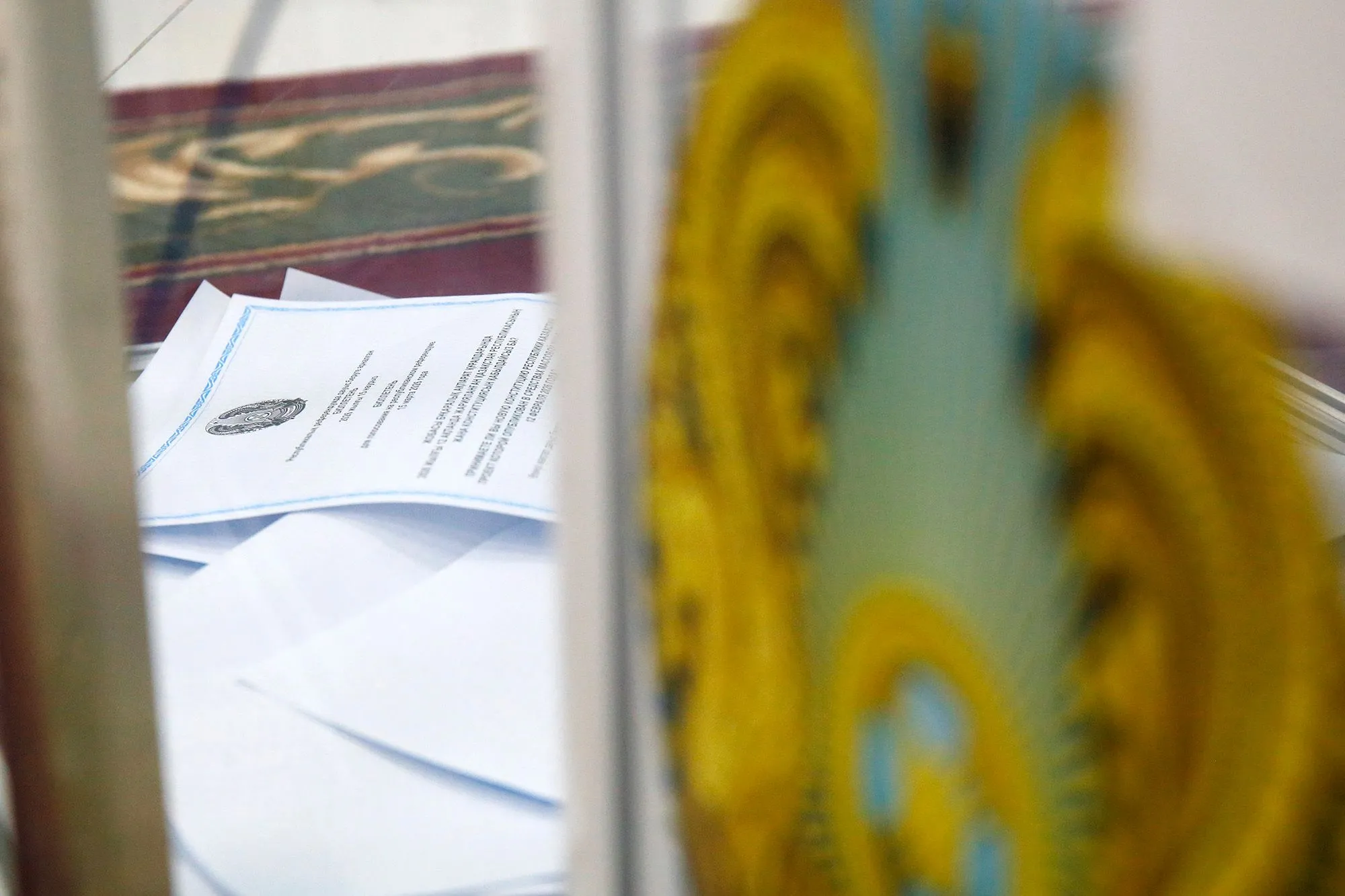 Голосование на участках референдума по новой Конституции началось в Токио и Сеуле