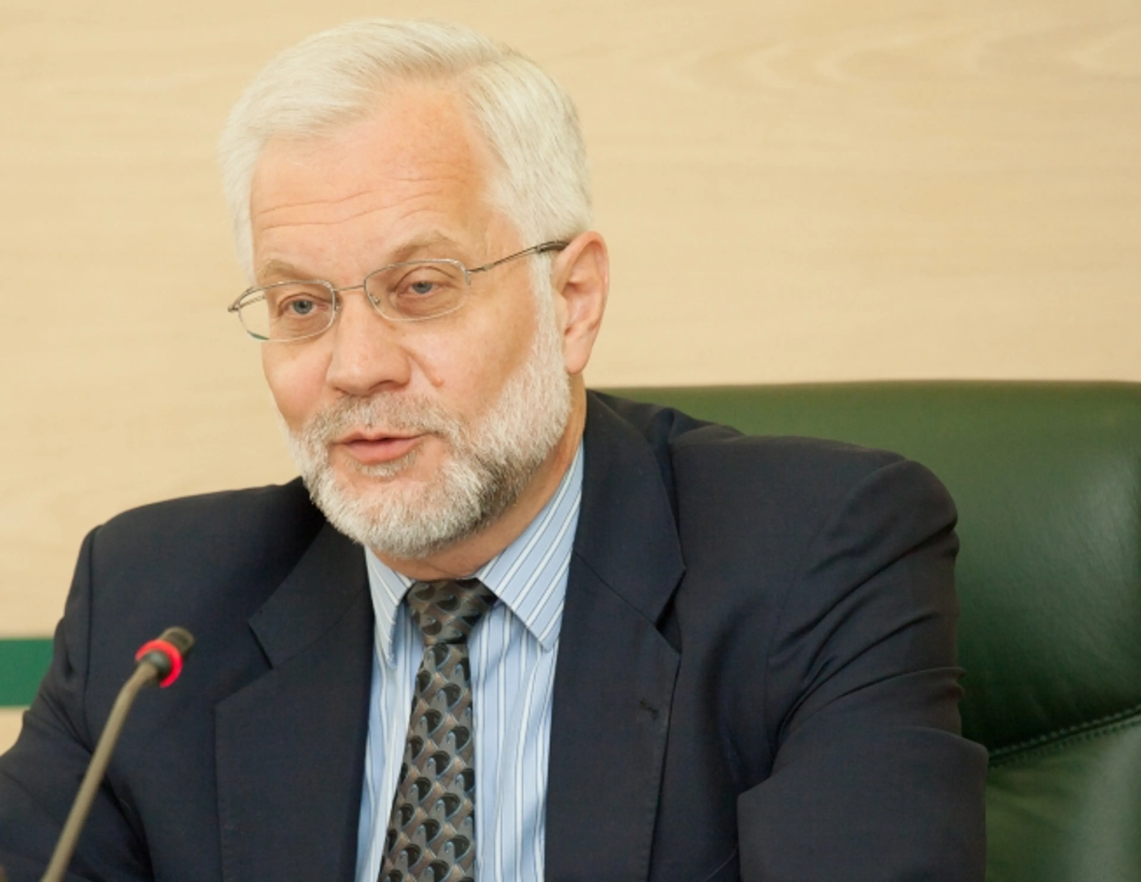 Капитал - Профицит счета текущих операций составил $1,6 млрд.