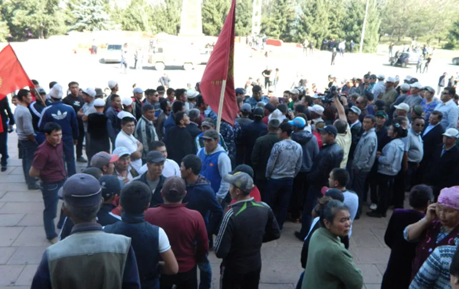 Капитал - В Кыргызстане в ходе беспорядков ранены 5 сотрудников МВД