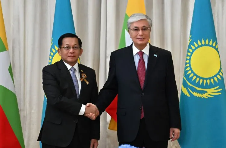 Президент провел встречу с премьер-министром Мьянмы 