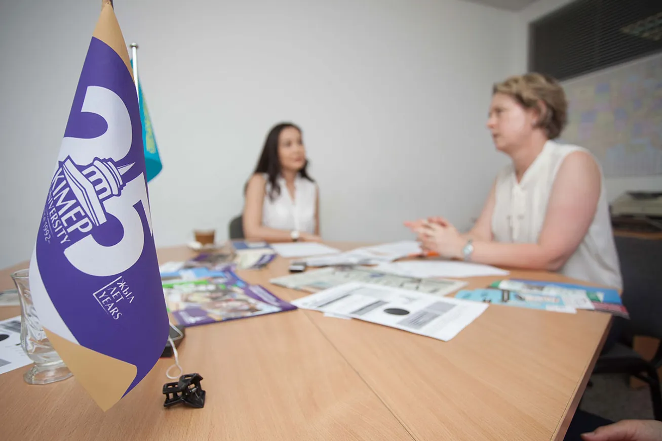 Let’s Talk with Jessica Leonard - фото kapital.kz